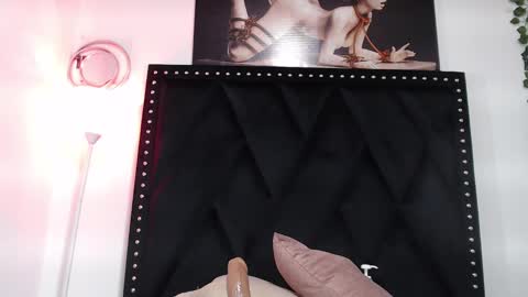 Naia x online show from February 5, 2025, 11:06 pm