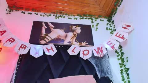 Naia x online show from October 25, 2025, 8:25 pm