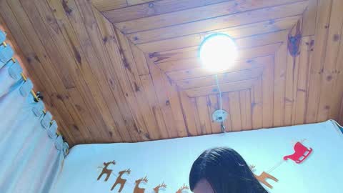 Naia x online show from December 19, 2025, 10:06 pm