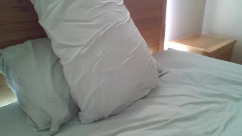 naitruc online show from December 5, 2025, 1:58 am