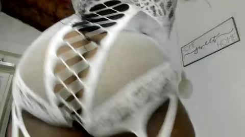 NAJAYLAINDEPENDENT MODEL online show from January 17, 2025, 8:34 am