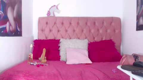 NALAROY online show from October 27, 2025, 4:11 pm