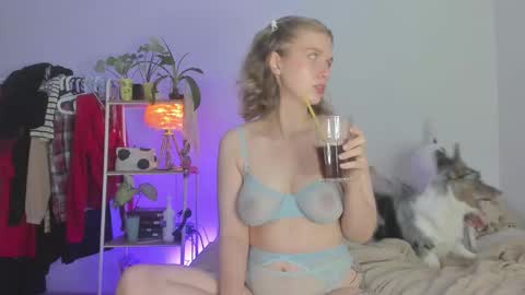 Agnes online show from October 2, 2025, 7:54 pm