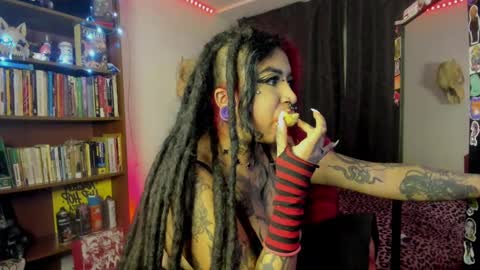 Snapshot of nana_cirkuss chatting on October 6, 2025, 1:14 am Val  online show from October 6, 2025, 1:14 am