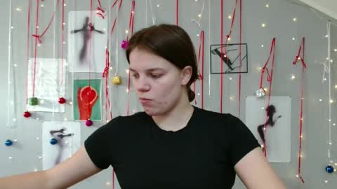 Nana online show from November 14, 2025, 7:18 am