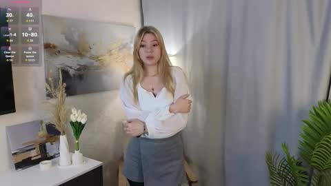 Hello im Lola online show from November 30, 2025, 3:10 am