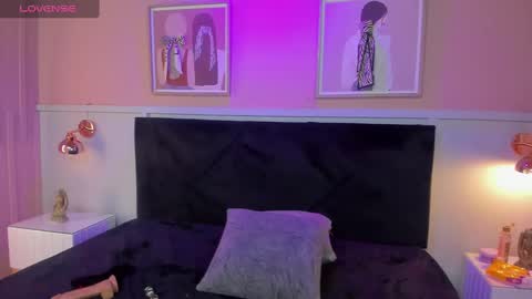 Naoko online show from February 12, 2025, 3:27 pm