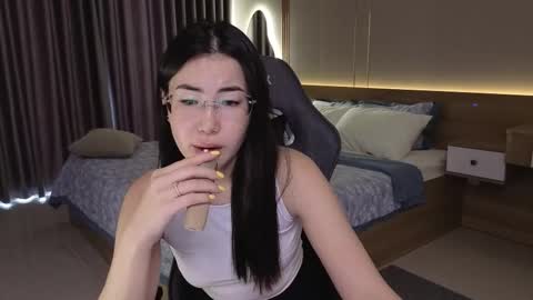 Snapshot of naomi_52 chatting on February 8, 2026, 2:48 am Naomi online show from February 8, 2026, 2:48 am