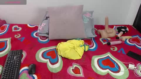 naomi_browmn online show from September 29, 2025, 1:05 pm