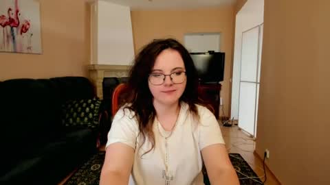 Snapshot of naomi_di chatting on June 15, 2026, 1:24 pm naomi_di online show from June 15, 2026, 1:24 pm