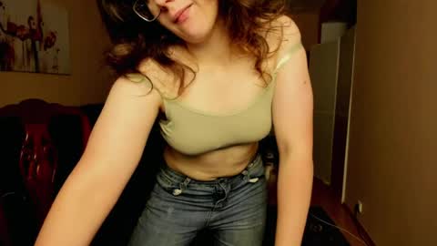 Snapshot of naomi_di chatting on July 1, 2026, 7:35 pm naomi_di online show from July 1, 2026, 7:35 pm