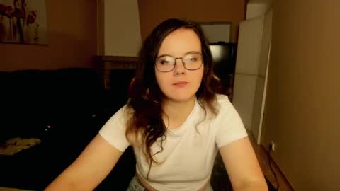 Snapshot of naomi_di chatting on July 4, 2026, 7:53 pm naomi_di online show from July 4, 2026, 7:53 pm