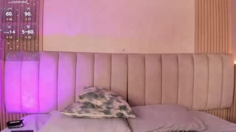 Snapshot of naomi_hill1 chatting on July 8, 2026, 12:42 pm Naomi online show from July 8, 2026, 12:42 pm