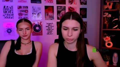 Snapshot of naomi_perl chatting on July 10, 2026, 9:23 am Naomi online show from July 10, 2026, 9:23 am