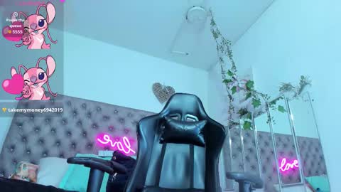 Snapshot of naomi_viper_ chatting on December 1, 2025, 11:15 am Naomi online show from December 1, 2025, 11:15 am