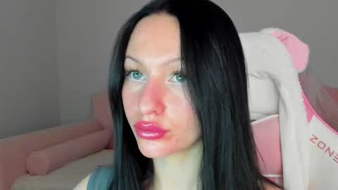 Naomi online show from November 10, 2025, 5:28 am