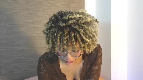 naomidawson online show from November 25, 2025, 10:54 pm