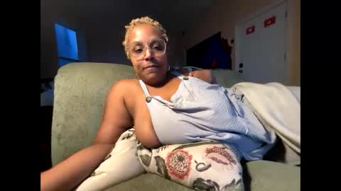Naomigiirl6 online show from January 24, 2025, 10:51 pm