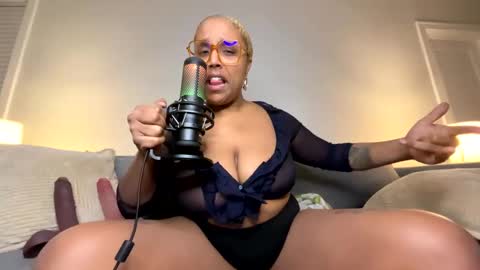 Naomigiirl6 online show from February 13, 2025, 8:59 am