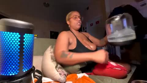 Naomigiirl6 online show from February 23, 2025, 9:44 am