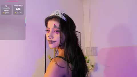 naomiiii   online show from October 8, 2025, 11:52 am