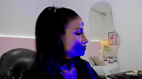 naomiiii   online show from October 9, 2025, 12:14 pm