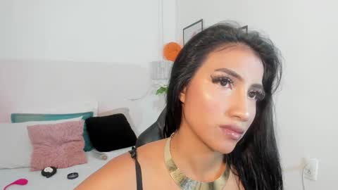 naomiiii   online show from October 14, 2025, 11:55 am