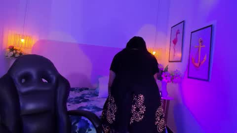 naomiiii   online show from October 18, 2025, 11:44 am