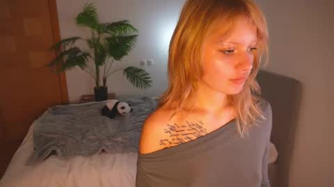 naomirosy online show from February 12, 2026, 7:20 pm