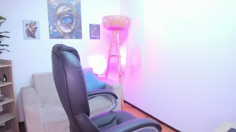 Snapshot of naomisaenz_ chatting on June 9, 2026, 2:56 am N A O M I online show from June 9, 2026, 2:56 am