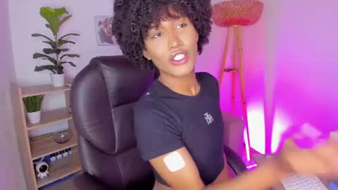 Snapshot of naomisaenz_ chatting on June 28, 2026, 11:05 am N A O M I online show from June 28, 2026, 11:05 am