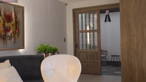 Naomi online show from April 19, 2026, 5:01 pm