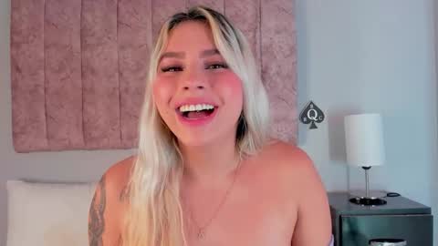 Laura  online show from November 25, 2025, 4:40 pm