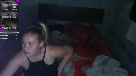 Snapshot of naomisimon chatting on January 4, 2025, 11:33 am bellas2012 online show from January 4, 2025, 11:33 am