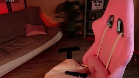 Naomi online show from September 17, 2025, 8:43 pm