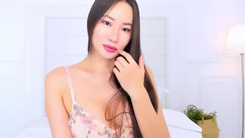 Naomi online show from December 4, 2025, 2:32 am