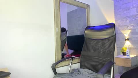 Naomy Smith online show from December 3, 2024, 11:57 pm