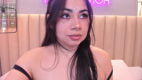 Naomy  online show from November 16, 2025, 5:29 pm