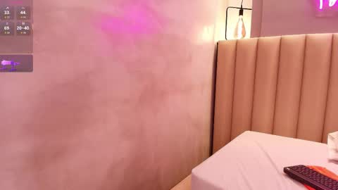 Naomy  online show from November 24, 2025, 10:42 pm