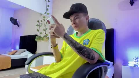 Nascary Fox online show from November 16, 2025, 1:28 pm