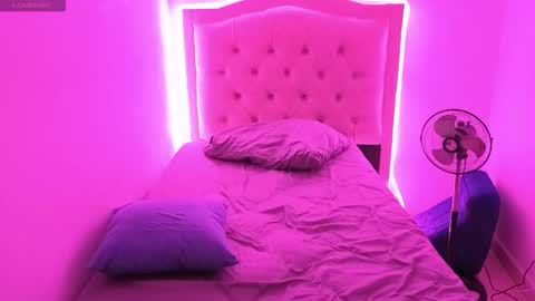 Nasly batista  online show from November 13, 2025, 5:17 am