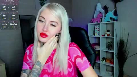 Snapshot of nastasya_cute chatting on December 16, 2025, 1:43 am Nastya online show from December 16, 2025, 1:43 am