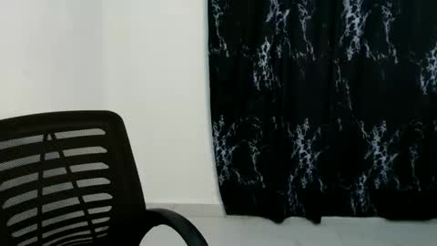 Mila online show from April 10, 2026, 8:02 pm