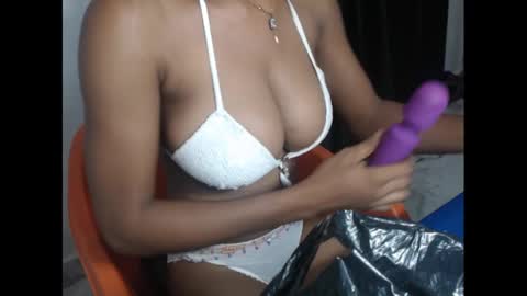 nasty_luna0 online show from January 6, 2025, 4:36 am