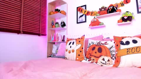 nata_villalobos online show from October 7, 2025, 10:40 pm