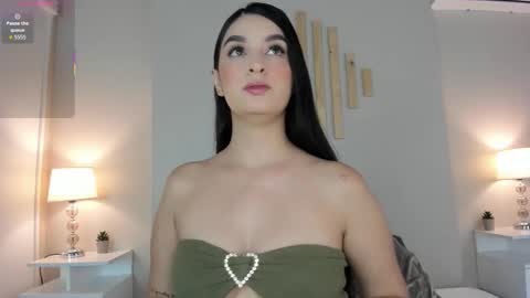 Natacha Diaz online show from November 25, 2025, 10:59 am