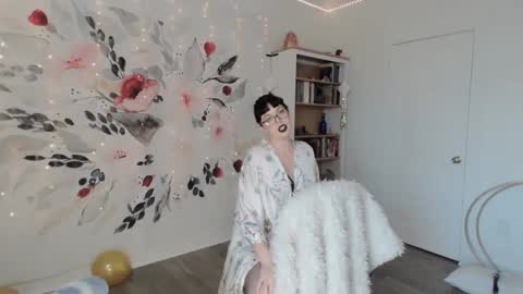 Natasha Luxxx online show from December 10, 2024, 9:43 pm