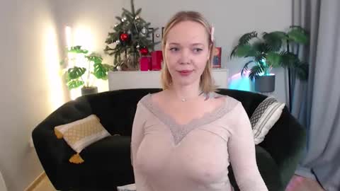 natalee_love online show from December 20, 2025, 10:28 pm