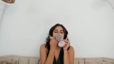 Naty  online show from November 27, 2025, 12:07 pm