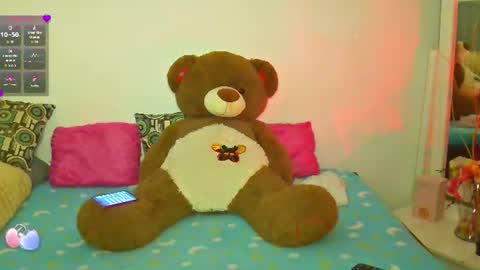 Natalia  online show from June 16, 2026, 9:50 pm
